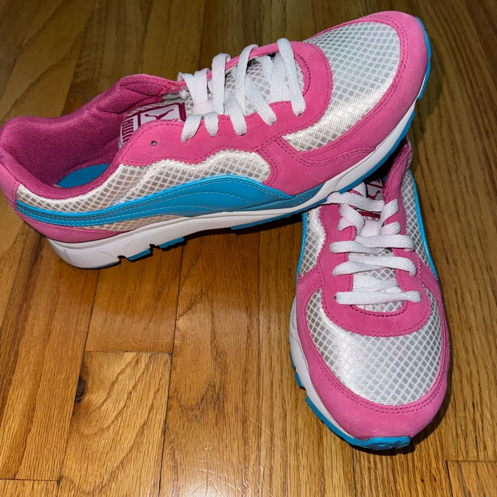 BRAND NEW without Tags Women’s Puma Vesta Runner Frost Sneakers